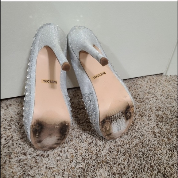 Silver heels - Picture 5 of 6